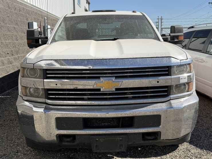 2015-chevrolet-silverado-3500-image-9