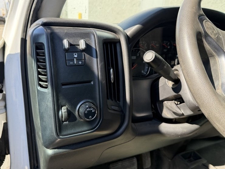 2015-chevrolet-silverado-3500-image-28