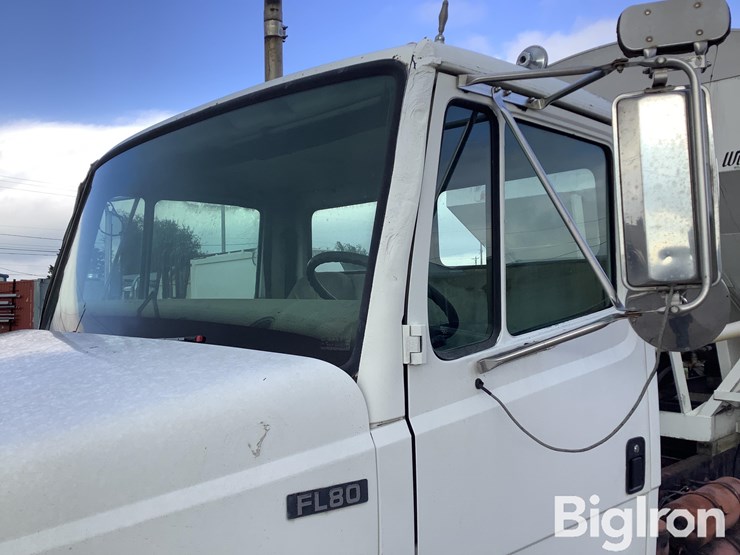 1996-freightliner-fl80-image-12