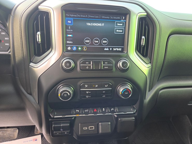 2022-chevrolet-2500-image-43