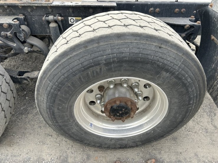 2020-kenworth-t680-image-15