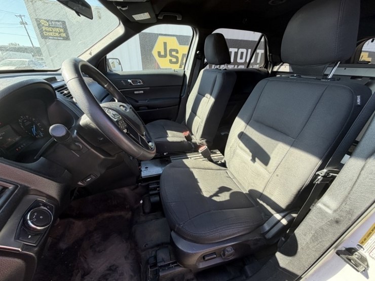 2018-ford-explorer-image-22