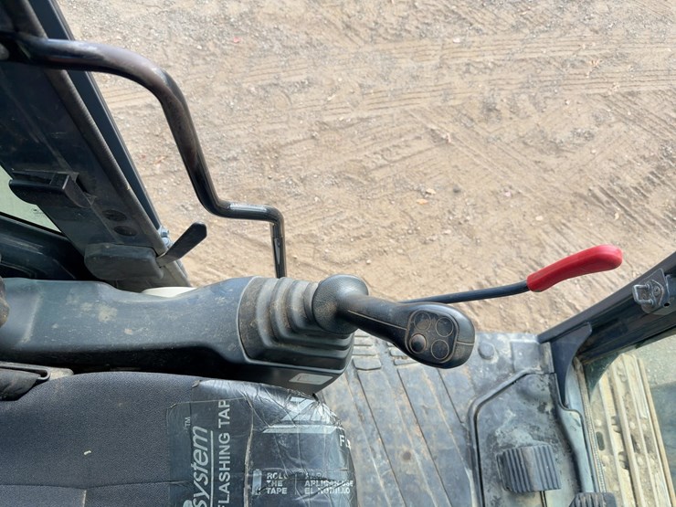 2015-kobelco-sk140sr-lc-3-image-40