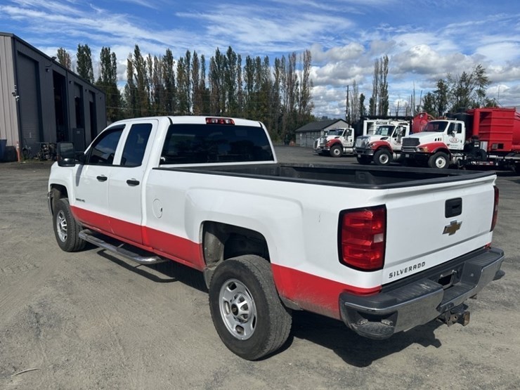 2015-chevrolet-silverado-2500-image-3