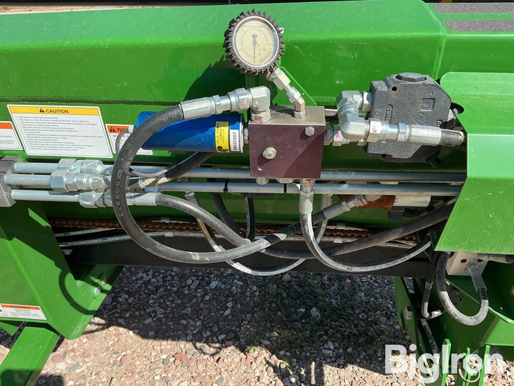 2021-john-deere-530d-image-16