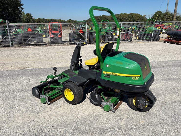 2021-john-deere-2400-image-3
