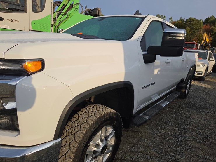 2022-chevrolet-2500-image-17