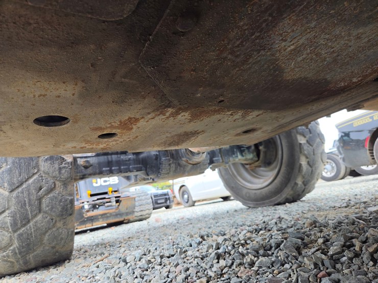 2010-jlg-g10-55a-image-28