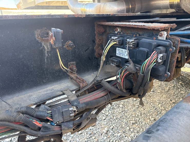 2004-caterpillar-3126-image-49