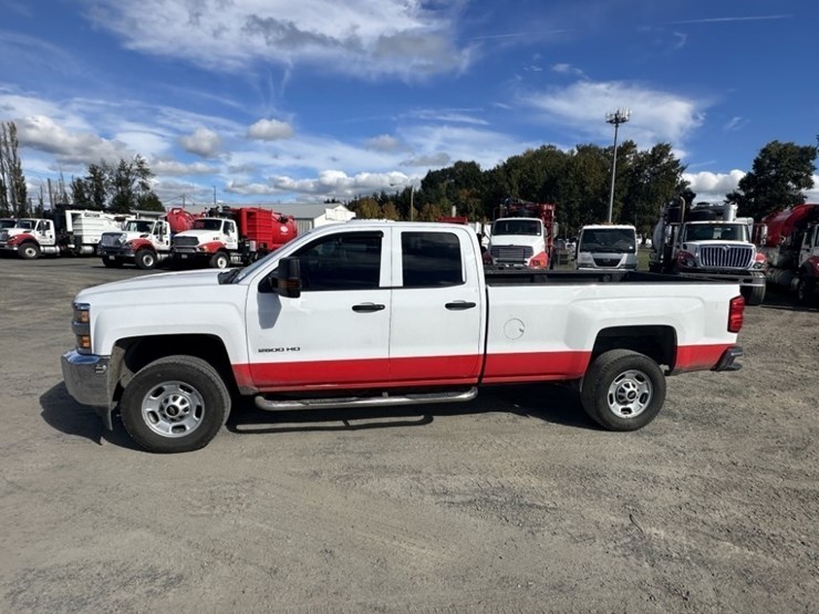 2015-chevrolet-silverado-2500-image-2