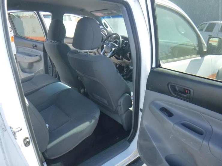 2013-toyota-tacoma-image-9