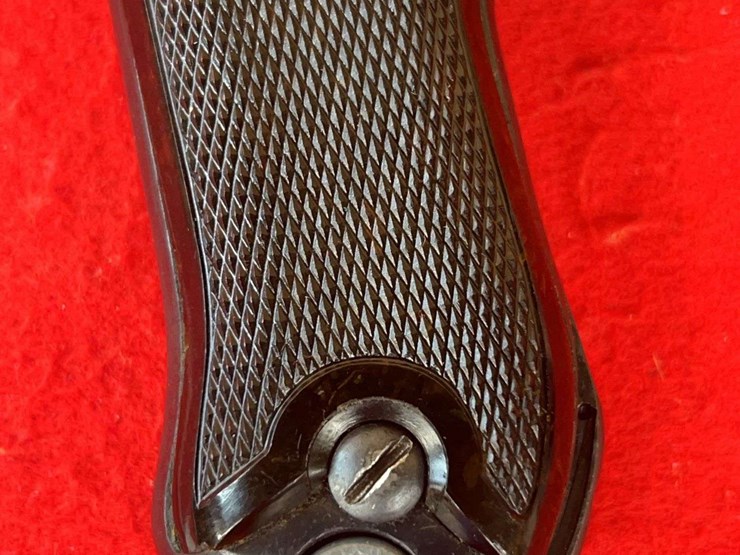 german-luger-9mm-semiauto-pistol-image-8