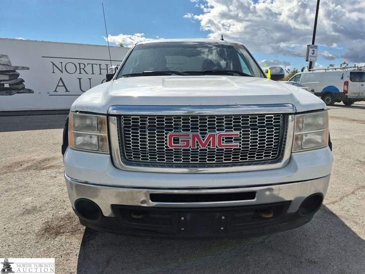 2011-gmc-sierra-1500-image-2