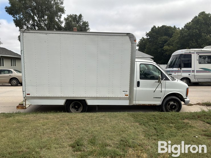 2001-chevrolet-express-g3500-image-4