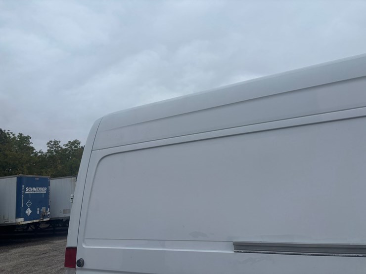 #2333-•-2014-mercedes-sprinter-van-image-23