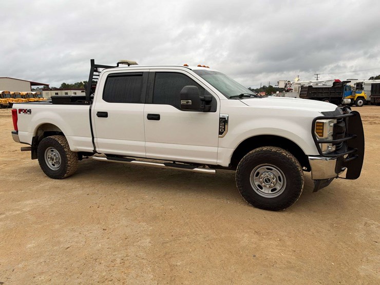 ford-f250-xl-image-4