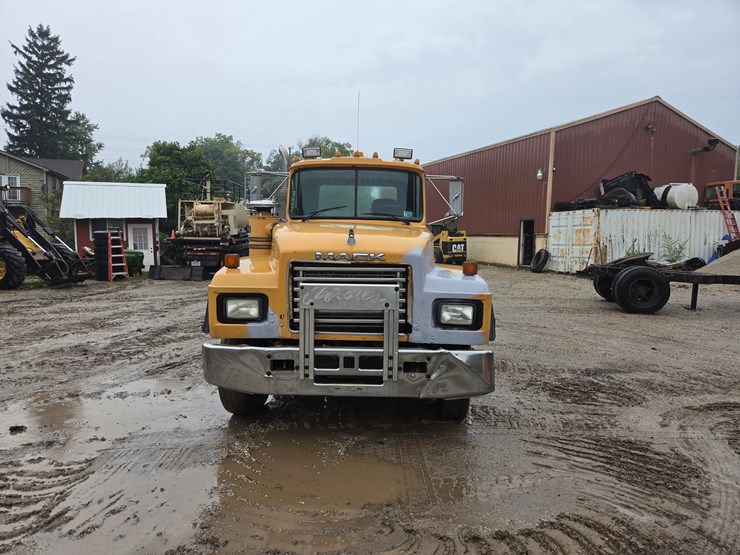 1994-mack-rd688s-image-8