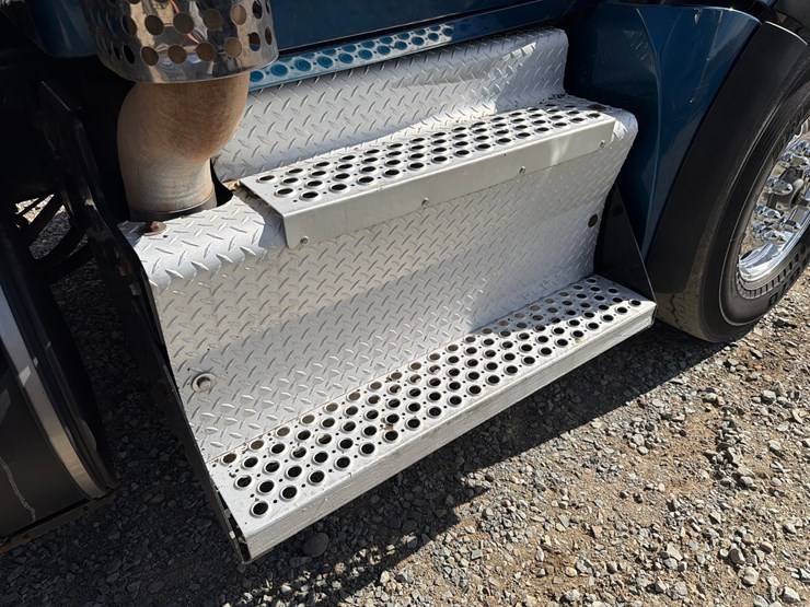 2016-kenworth-t880-image-41