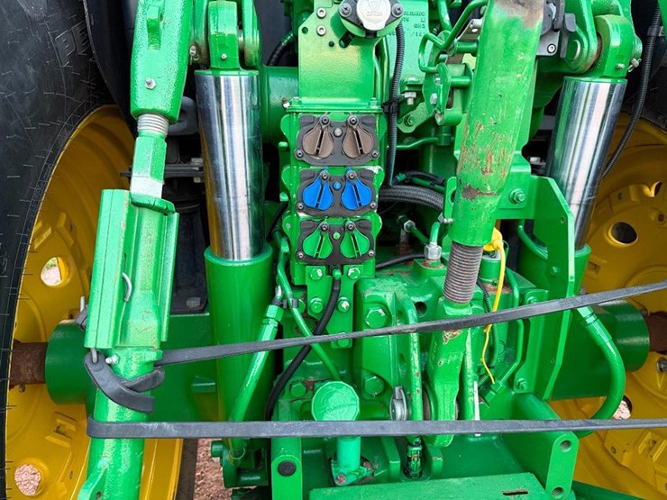 john-deere-6215r-image-38