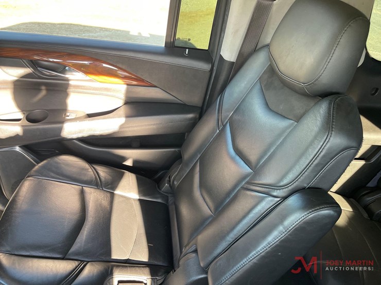 2015-cadillac-escalade-image-27