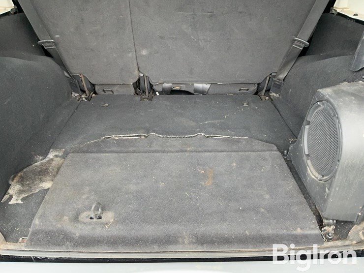 2010-jeep-wrangler-unlimited-sahara-image-18