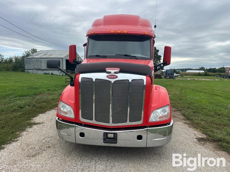 2021-peterbilt-579-image-2