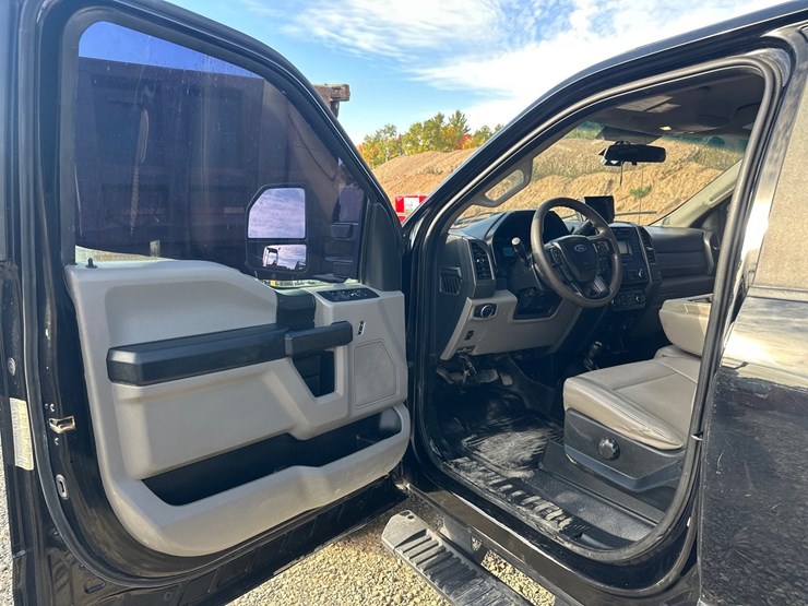 2017-ford-f350-xl-image-31