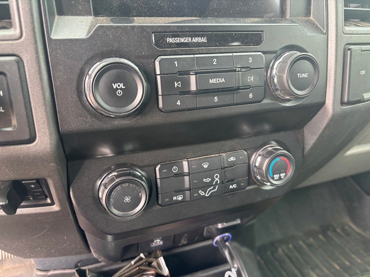 2022-ford-f250-image-47