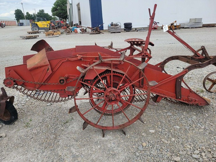 horse-drawn-potato-digger-image-4