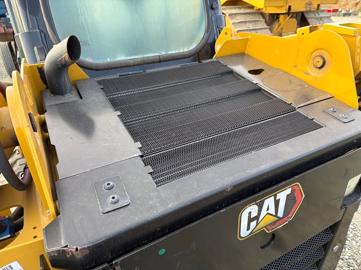 2023-caterpillar-226d3-image-26