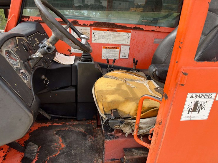 2009-jlg-g10-55a-image-14