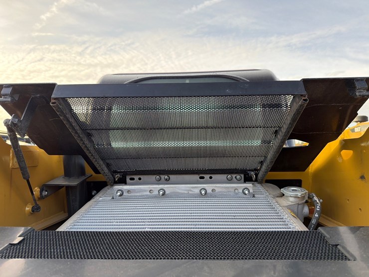 2023-caterpillar-226d3-image-56