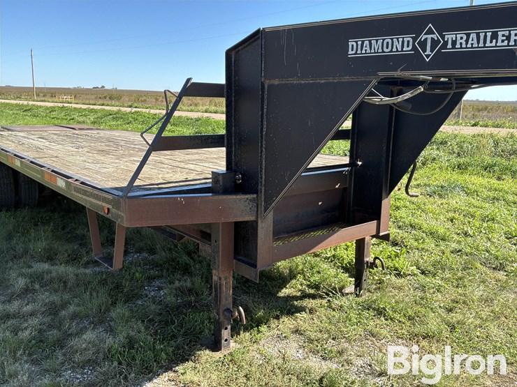 2004-diamond-t-t/a-gooseneck-flatbed-trailer-image-17