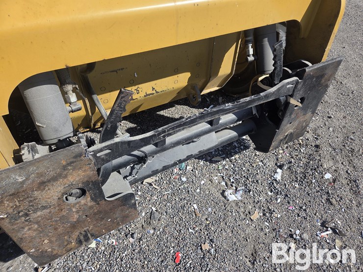 2016-caterpillar-236d-image-11