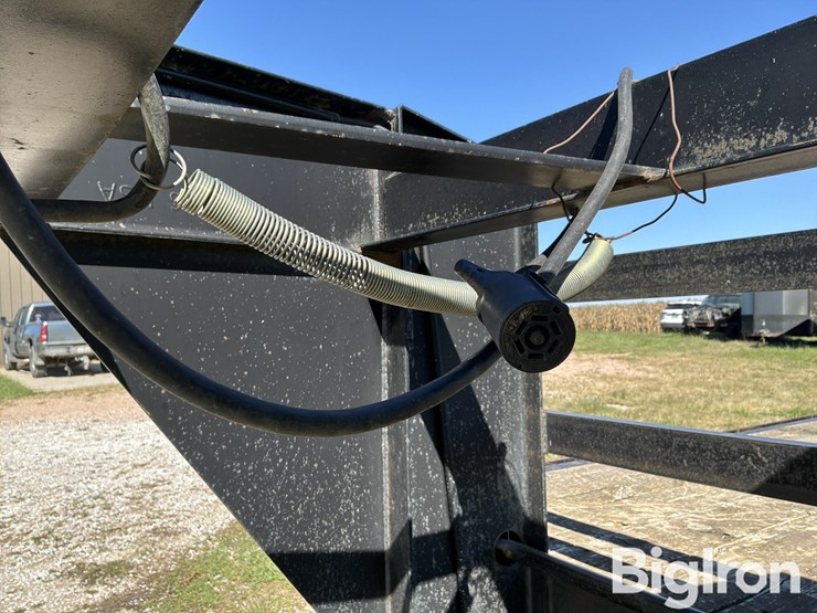 2004-diamond-t-t/a-gooseneck-flatbed-trailer-image-14