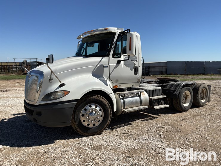 2011-international-prostar-image-1