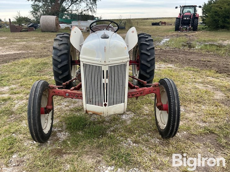 1947-ford-8n-image-2