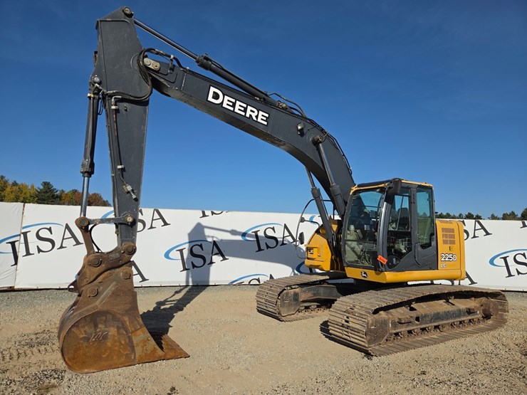 deere-225d-lc-image-1