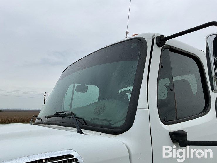 2010-freightliner-business-class-m2-112-image-15