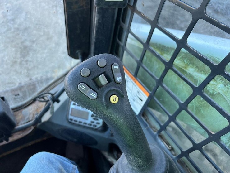 2016-bobcat-s650-image-21