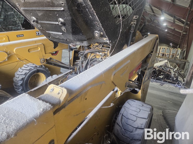 caterpillar-236d-image-17