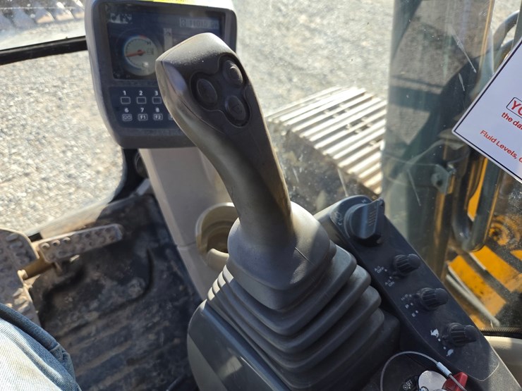 deere-225d-lc-image-57