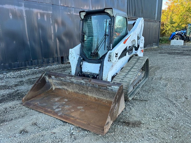 2022-bobcat-t740-image-2