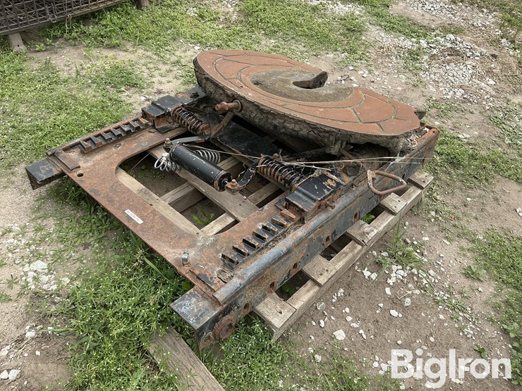 adjustable-5th-wheel-plate-image-5