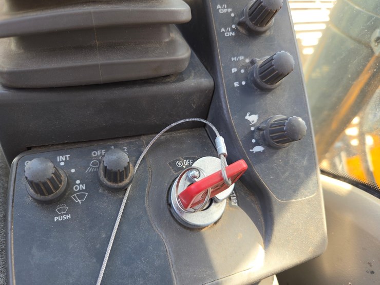 deere-225d-lc-image-59