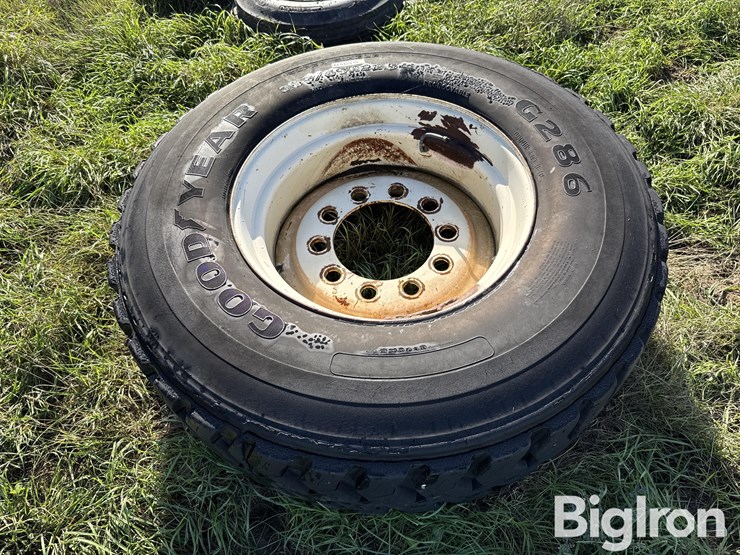 goodyear-385/65r22.5-mounted-tire-and-rim-image-3