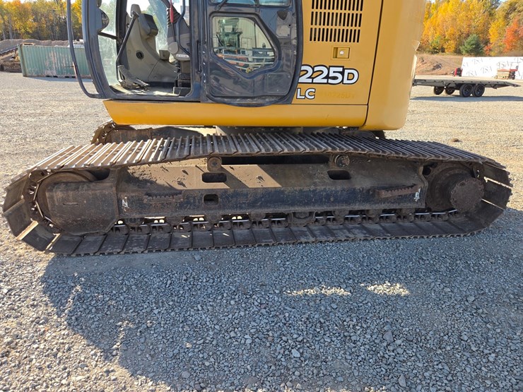 deere-225d-lc-image-65