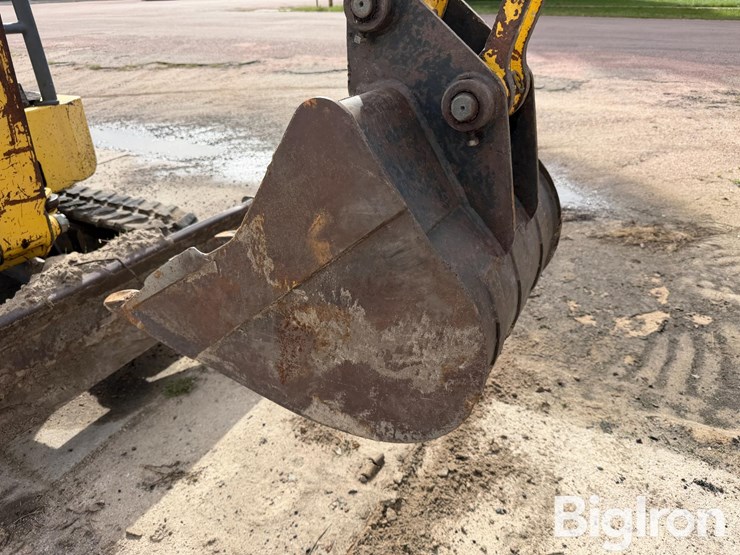 new-holland-ec35-image-11