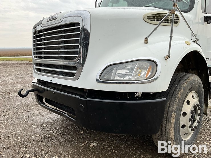 2010-freightliner-business-class-m2-112-image-13