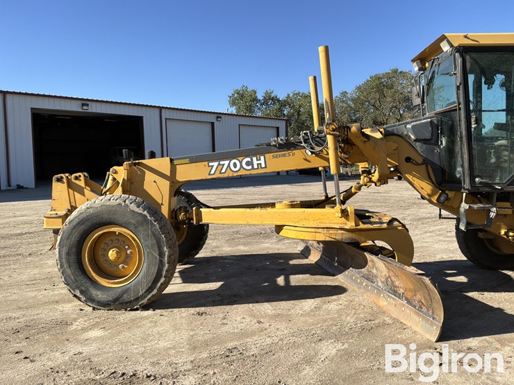 2003-deere-770ch-image-11